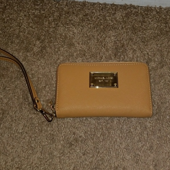 Michael Kors Handbags - Authentic Michael Kors Tan Wristlet NWOT